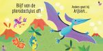 Blijf van de dinosaurus af! spread